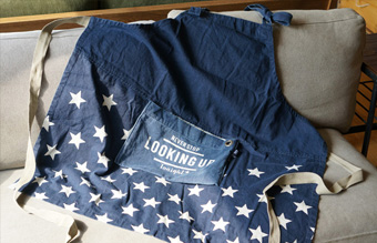 AND PACKABLE APRON　スターネイビー